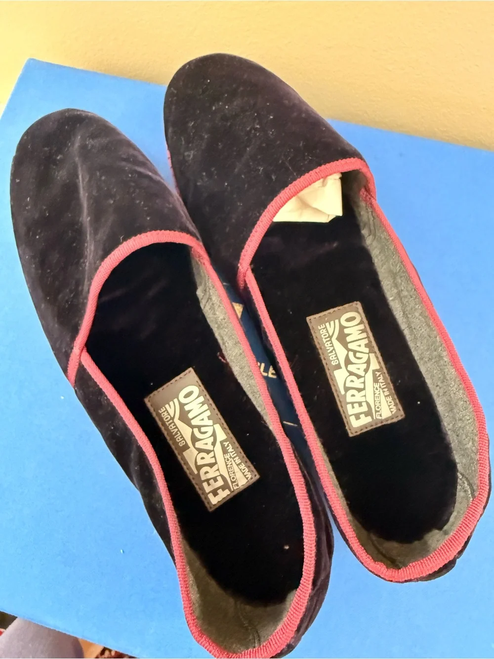 Feregamo Blue and Red Velvet Slippers Slip on Loafers